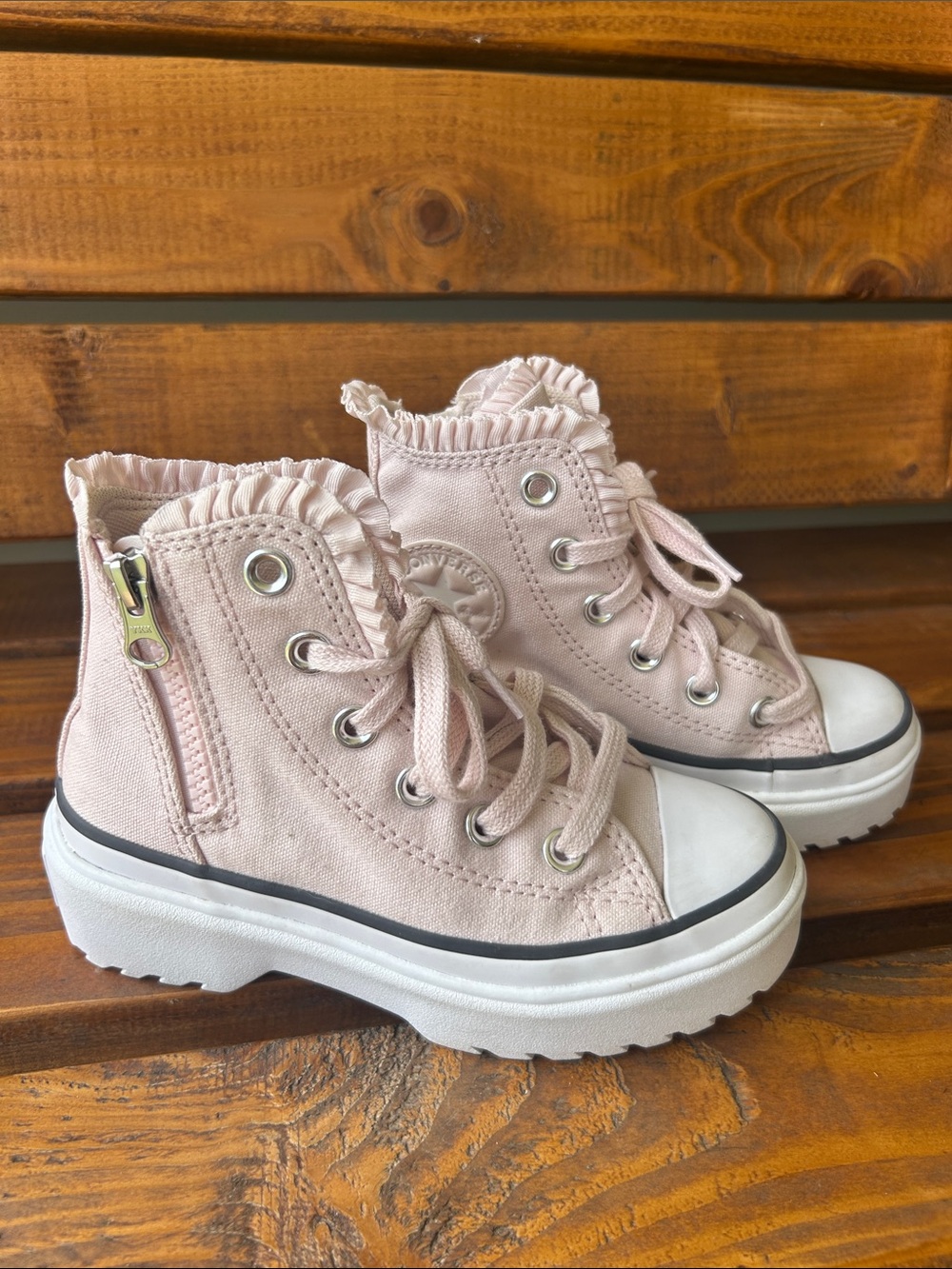 Converse girls pink lug sole high top converse sneakers size 12